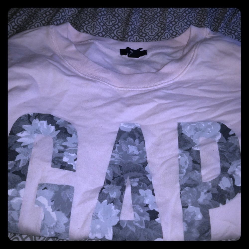 Gap sweater
